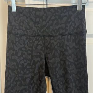 Lululemon Black Camo Wunder Under High Rise 25 Size 6